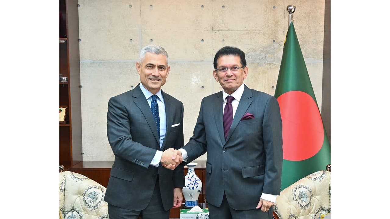 US Assistant Secretary of State for South and Central Asian Affairs, Paul Kapur with the Bangladesh Foreign Minister Khalilur Rahman (Photo/ANI) US Assistant Secretary of State for South and Central Asian Affairs, Paul Kapur with the Bangladesh Foreign Minister Khalilur Rahman (Photo/ANI)