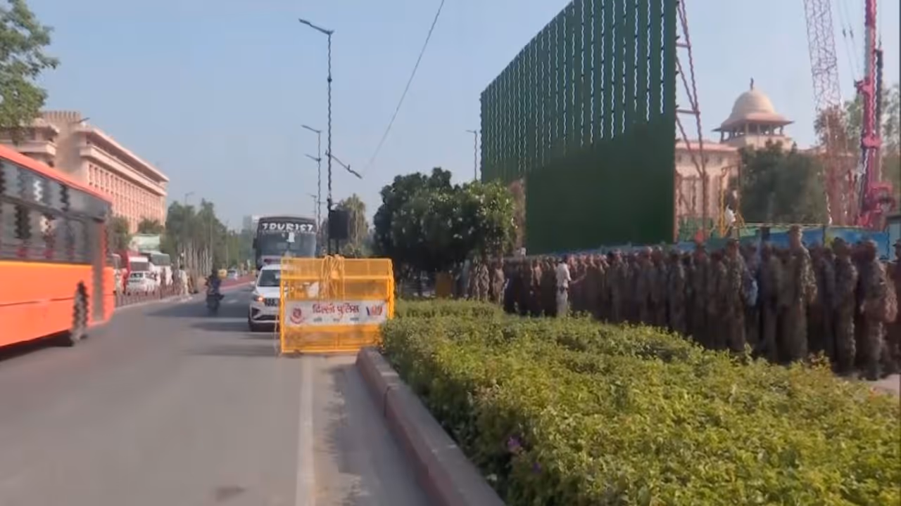 Trafic restrictions in several places ahead of proposed demostration at Jantar Mantar (Photo/ANI) Trafic restrictions in several places ahead of proposed demostration at Jantar Mantar (Photo/ANI)