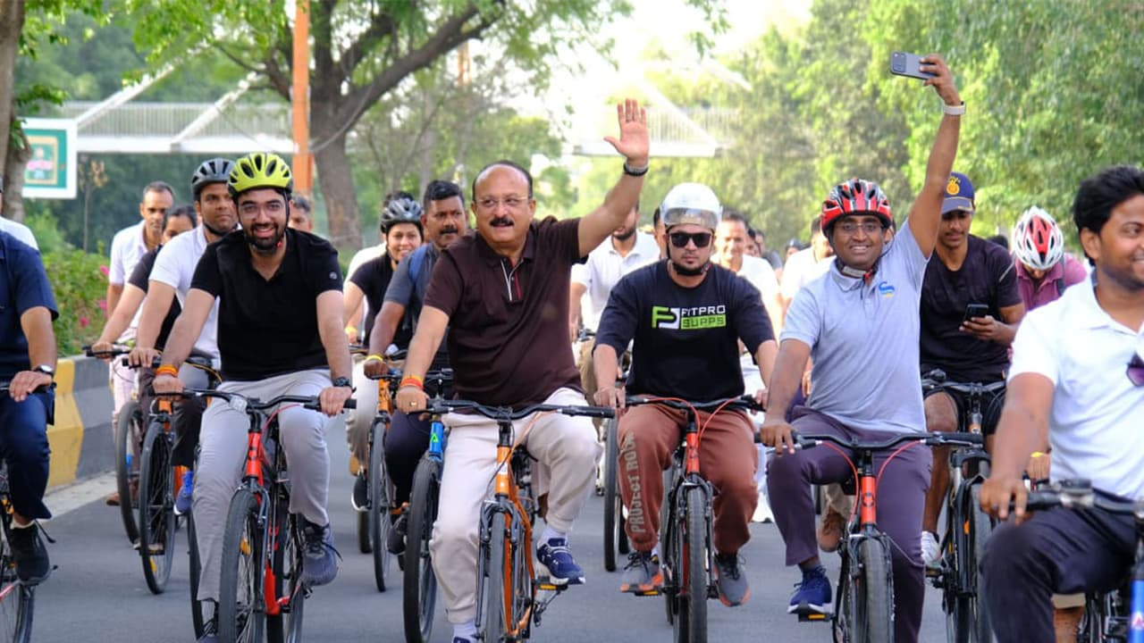 Delhi Education Minister Ashish Sood during 75th edition of Fit India Sundays on Cycle (Photo: SAI Media) Delhi Education Minister Ashish Sood during 75th edition of Fit India Sundays on Cycle (Photo: SAI Media)