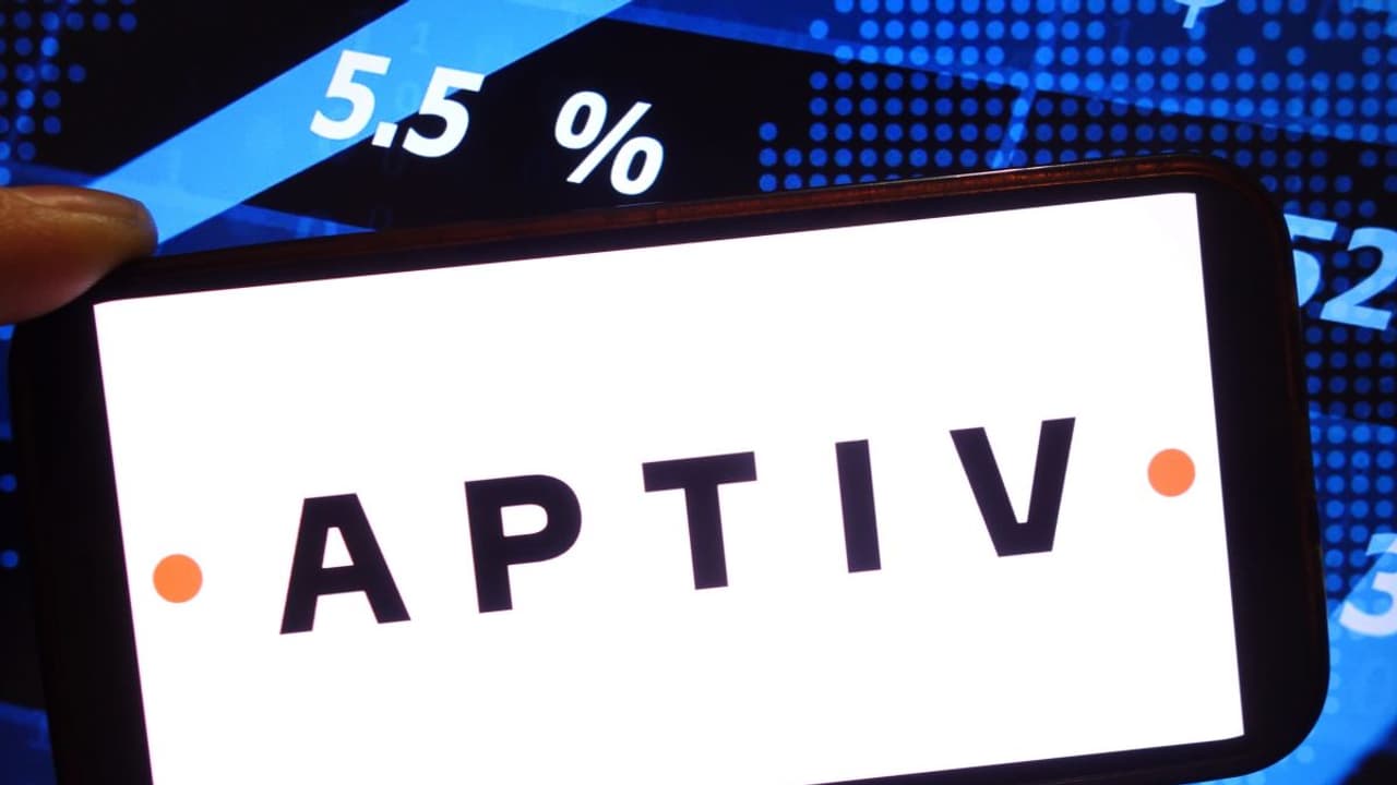 Aptiv Stock Fetches Upgrade Ahead Of Q4 Print, But Retail Confidence Is Slipping
