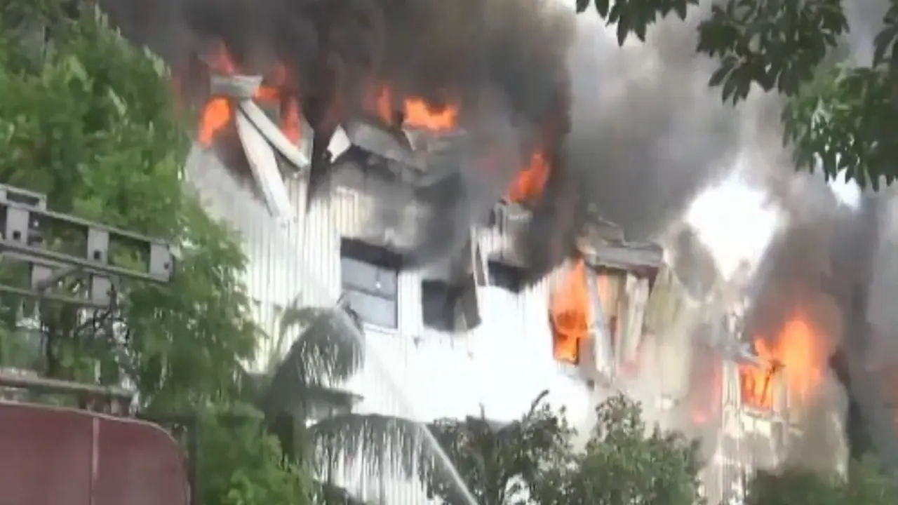 Fire breaks out in a factory in Katghar police station area (Photo/ANI) Fire breaks out in a factory in Katghar police station area (Photo/ANI)