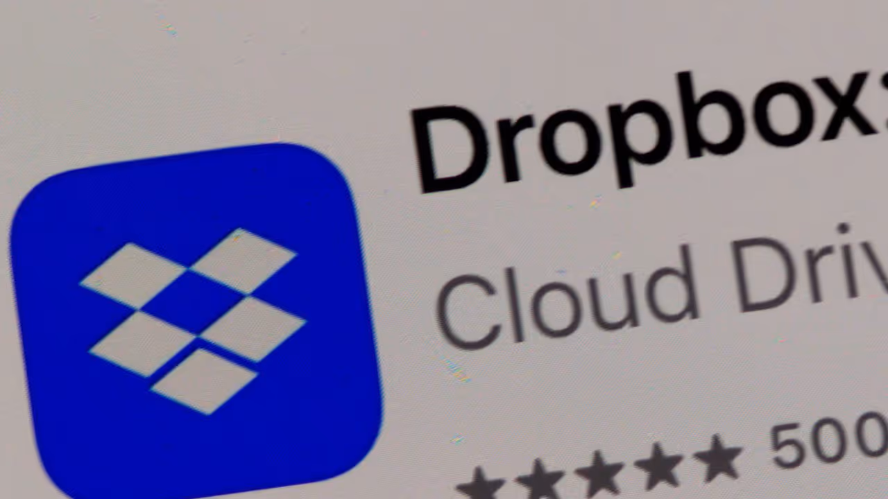 Dropbox Stock Slumps As Downbeat Guidance Takes Sheen Off Q4 Beat: Retail Confidence Nosedives Dropbox Stock Slumps As Downbeat Guidance Takes Sheen Off Q4 Beat: Retail Confidence Nosedives