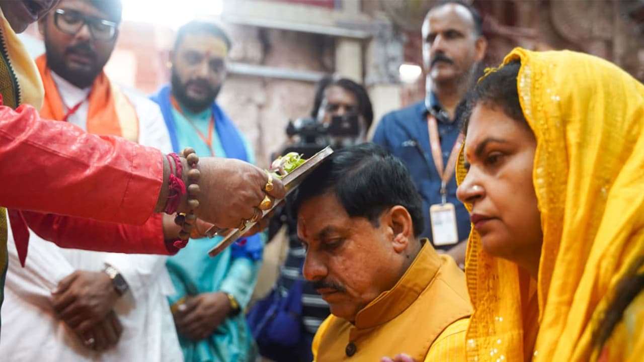 MP CM Mohan Yadav is offering prayers at Dwarkadhish Temple (Photo / CMO) MP CM Mohan Yadav is offering prayers at Dwarkadhish Temple (Photo / CMO)