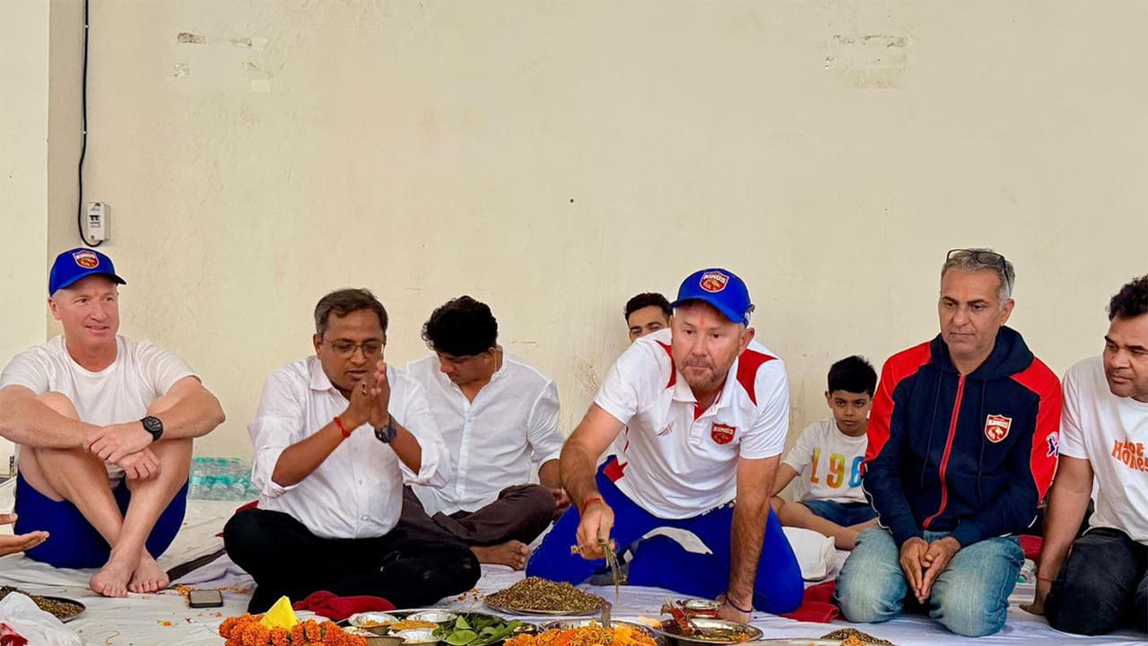 Punjab Kings seek blessings ahead of IPL 2026 season (Photo: PBKS) Punjab Kings seek blessings ahead of IPL 2026 season (Photo: PBKS)