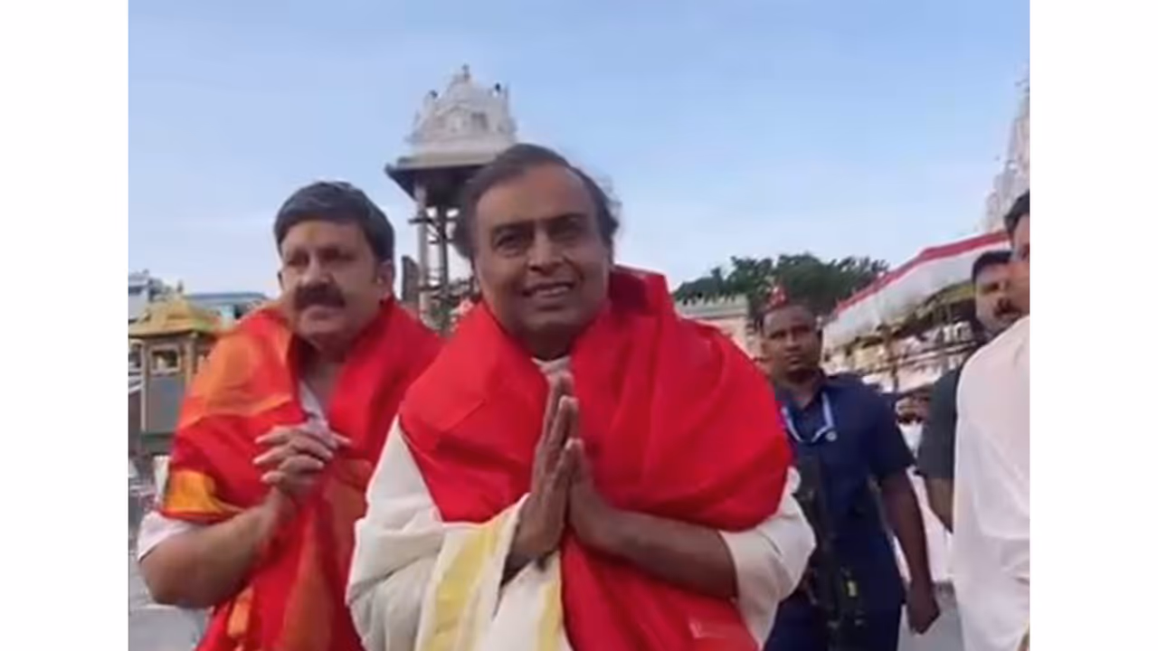 Mukesh Ambani at Tirumala temple (Photo/ANI) Mukesh Ambani at Tirumala temple (Photo/ANI)