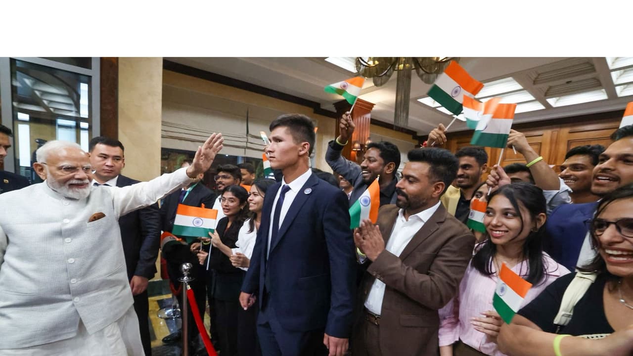 PM Modi accorded special welcome by Indian diaspora after arrival in Kyrgyz Republic (Photo/X@narendramodi) PM Modi accorded special welcome by Indian diaspora after arrival in Kyrgyz Republic (Photo/X@narendramodi)