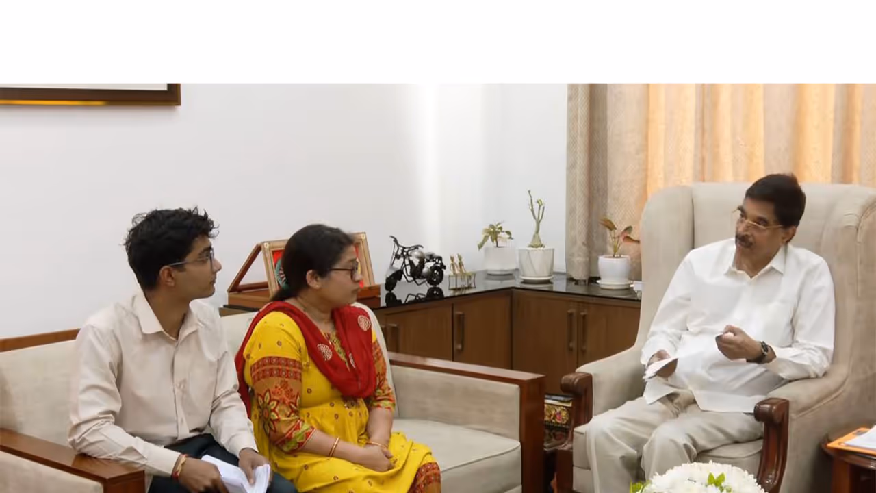 Rasmita Sahoo Mohapatra, mother of missing Merchant Navy cadet Sarthak Mohapatra, meets Odisha Governor Hari Babu Kambhampati (Photo/ANI) Rasmita Sahoo Mohapatra, mother of missing Merchant Navy cadet Sarthak Mohapatra, meets Odisha Governor Hari Babu Kambhampati (Photo/ANI)