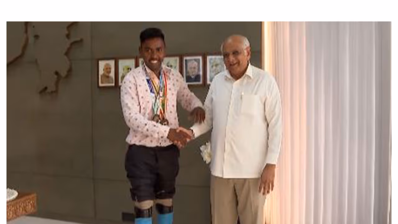 Gagdas Parmar with Gujarat CM Bhupendra Patel (Photo: ANI) Gagdas Parmar with Gujarat CM Bhupendra Patel (Photo: ANI)