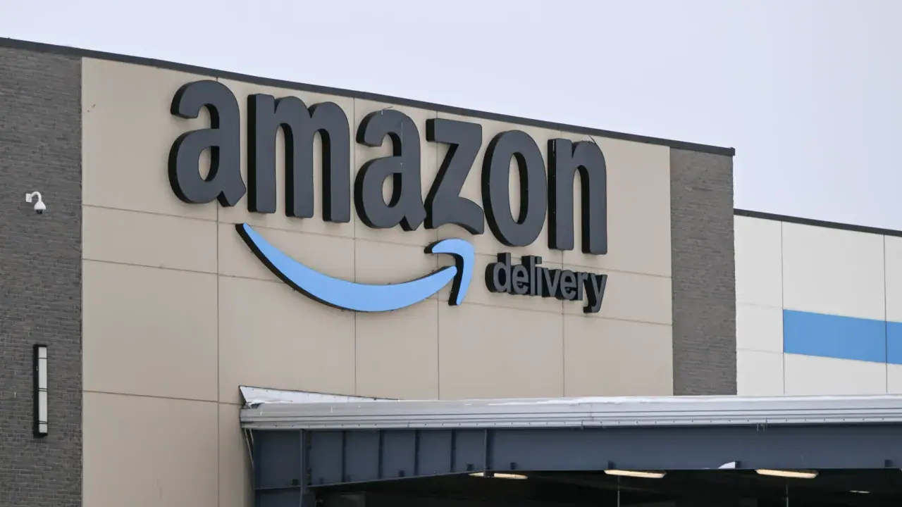 https://stocktwits.com/news articles/markets/equity/amazon ends kia soul same day delivery program/chlxYXvRRPx