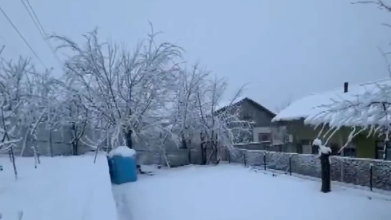 Bhaderwah valley receives season’s first snowfall. (Photo/ANI) Bhaderwah valley receives season’s first snowfall. (Photo/ANI)