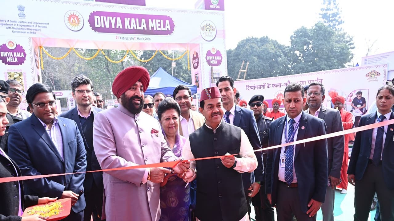 Uttarakhand Governor Lieutenant General (Retd.) Gurmeet Singh inaugurating the 30th "Divya Kala Mela" (Photo/ANI) Uttarakhand Governor Lieutenant General (Retd.) Gurmeet Singh inaugurating the 30th "Divya Kala Mela" (Photo/ANI)