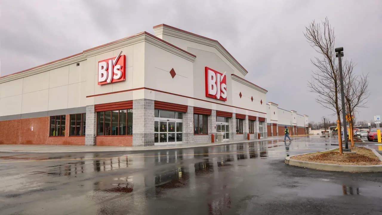 https://stocktwits.com/news articles/markets/equity/retail traders optimistic ahead of bj s wholesale earnings/chsmDgvRd0K