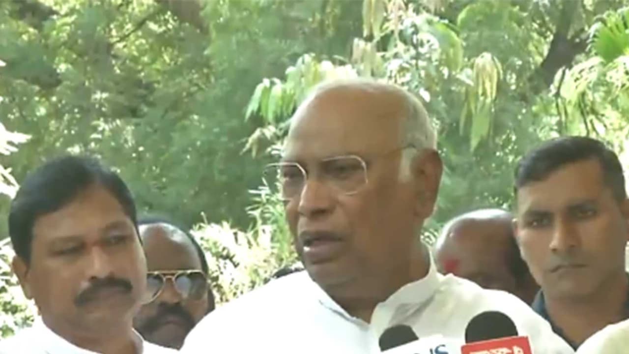 Congress president Mallikarjun Kharge (Photo/ANI) Congress president Mallikarjun Kharge (Photo/ANI)
