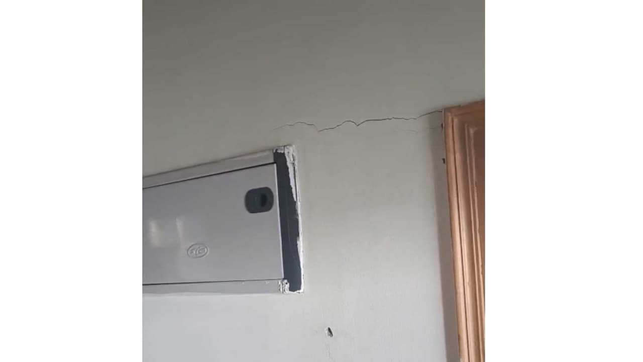 Cracks appear in Shimla houses amid tunnel work (Photo:ANI) Cracks appear in Shimla houses amid tunnel work (Photo:ANI)