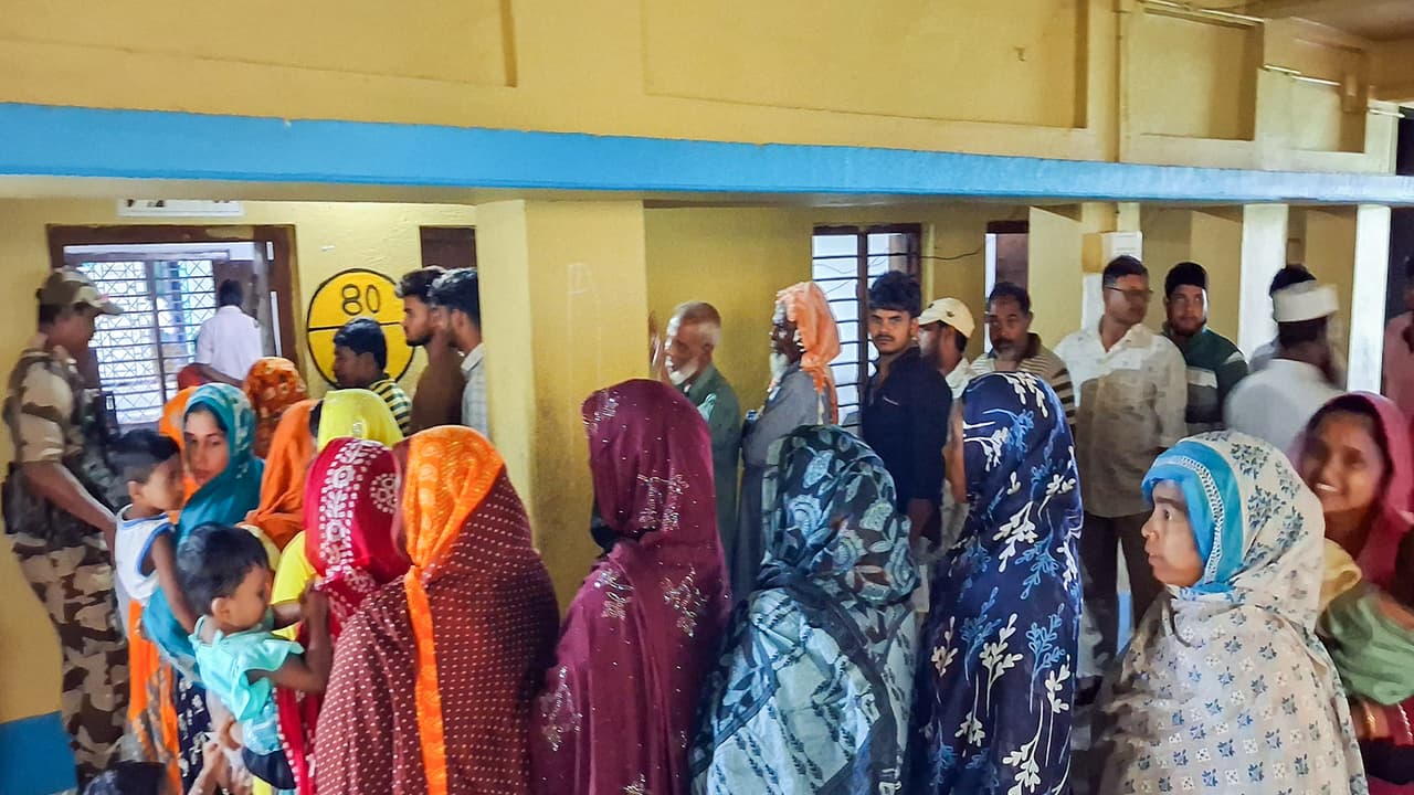 Electors queuing up to cast their vote (File Photo/ANI)