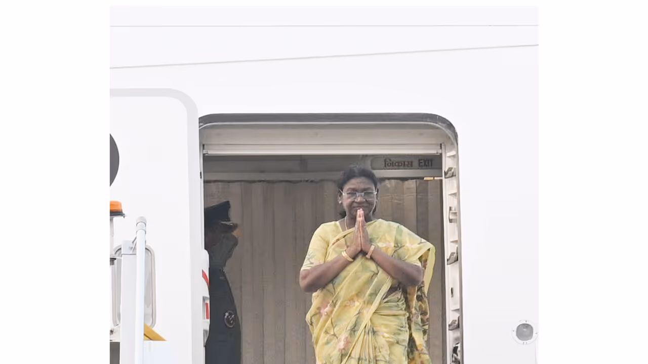 President Droupadi Murmu arrives in Delhi (Photo:X/@rashtrapatibhvn)