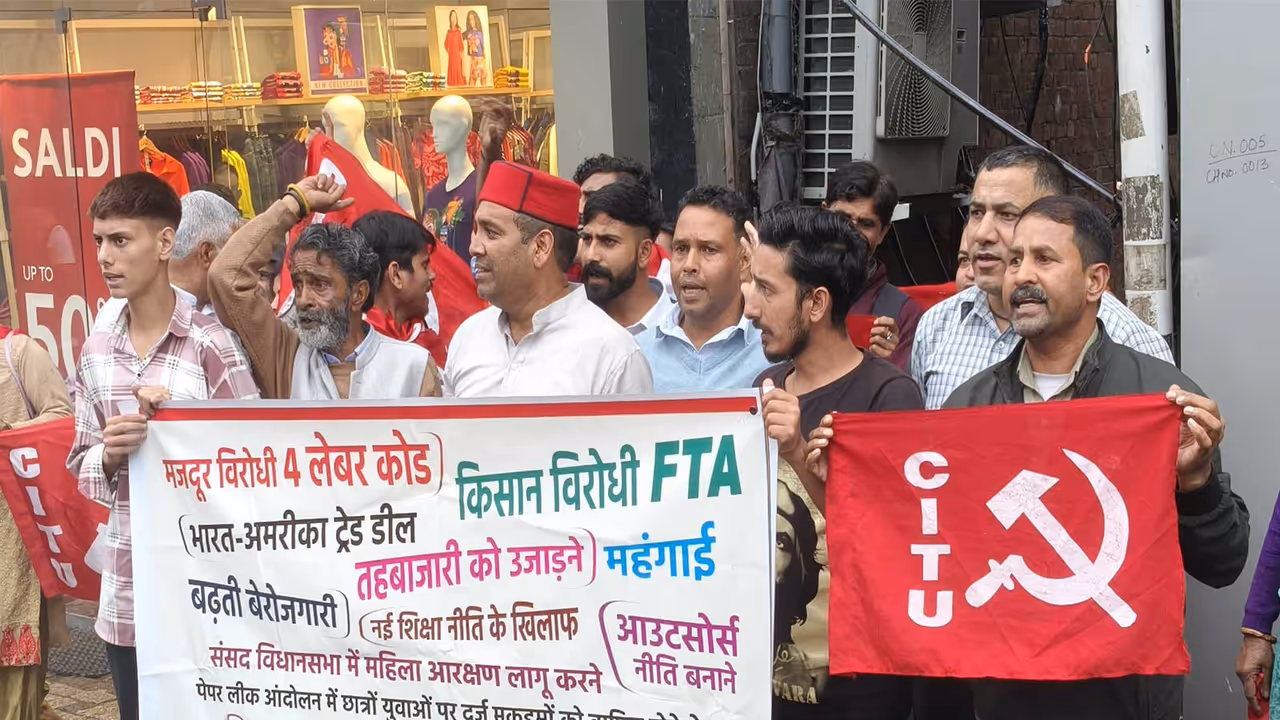 HP: Farmers, workers hold 'Jail Bharo' protest in Shimla against Centre's policies (Photo/ANI) HP: Farmers, workers hold 'Jail Bharo' protest in Shimla against Centre's policies (Photo/ANI)