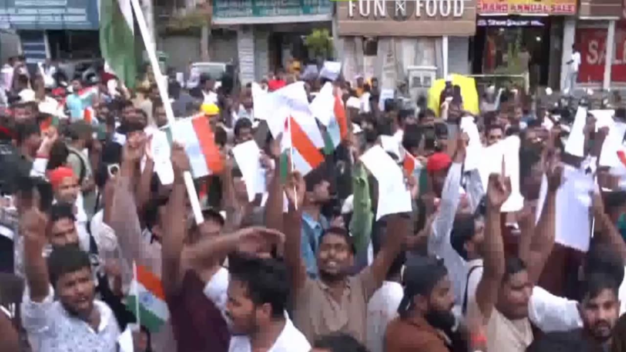 Ranchi students protest against JPSC, JSSC (Photo/ANI) Ranchi students protest against JPSC, JSSC (Photo/ANI)