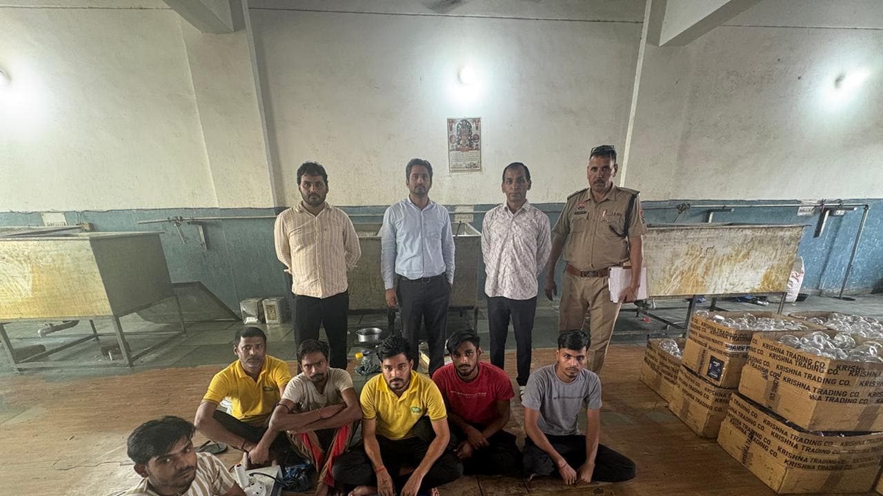 FSSAI seizes over 6,500 litres of suspected adulterated ghee (Photo/ANI) FSSAI seizes over 6,500 litres of suspected adulterated ghee (Photo/ANI)