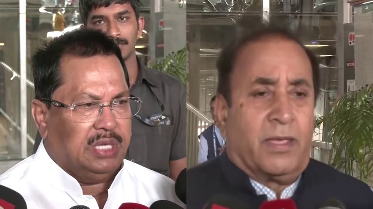 Congress leader Vijay Wadettiwar and NCP SCP leader Anil Deshmukh (Photo/ANI)