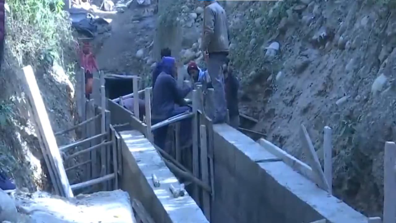 Irrigation dept restores flood damaged canals in Rajouri (Photo/ANI) Irrigation dept restores flood damaged canals in Rajouri (Photo/ANI)