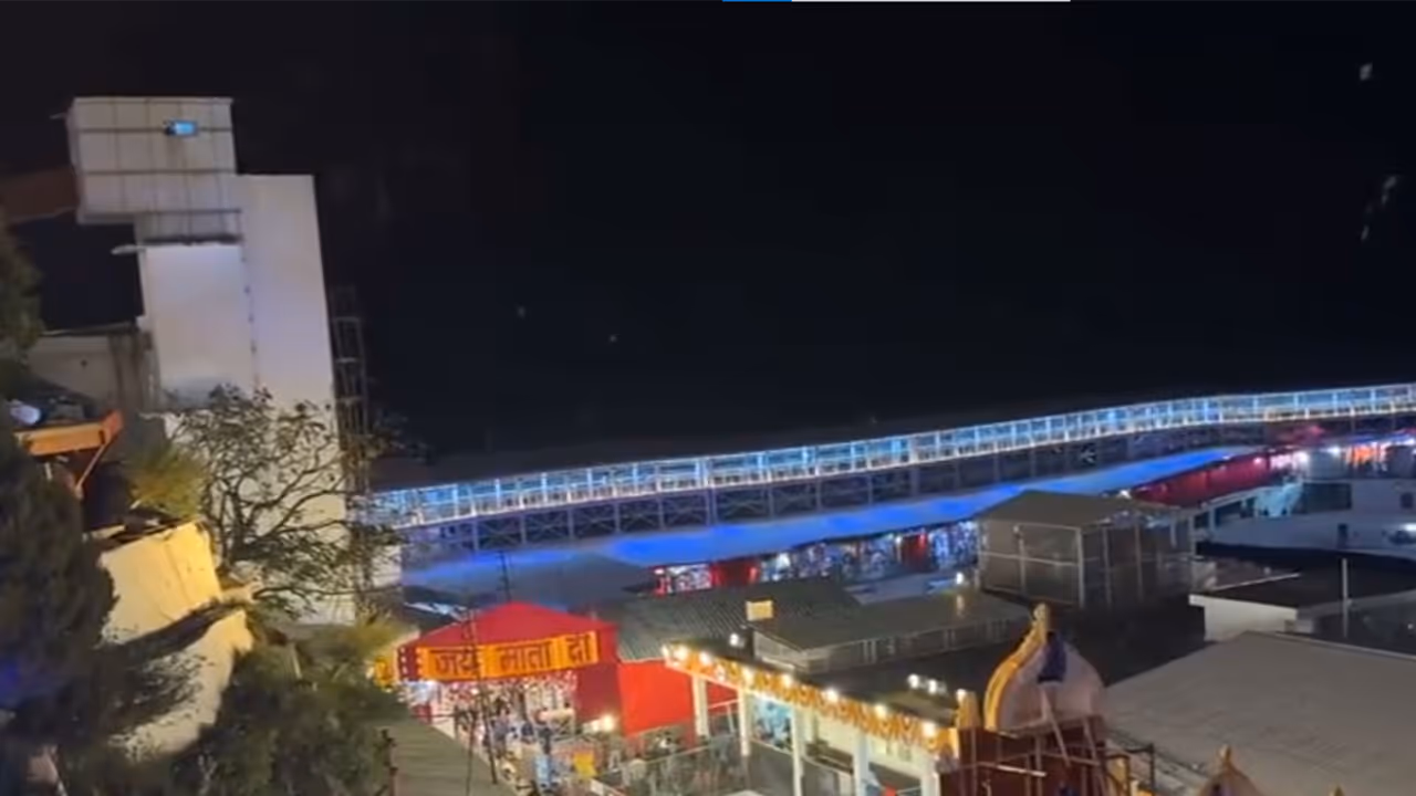 Shri Mata Vaishno Devi Bhawan in Katra illuminated with elegant lights, creating a divine ambience amid the Trikuta Hills (Photos/ANI) Shri Mata Vaishno Devi Bhawan in Katra illuminated with elegant lights, creating a divine ambience amid the Trikuta Hills (Photos/ANI)