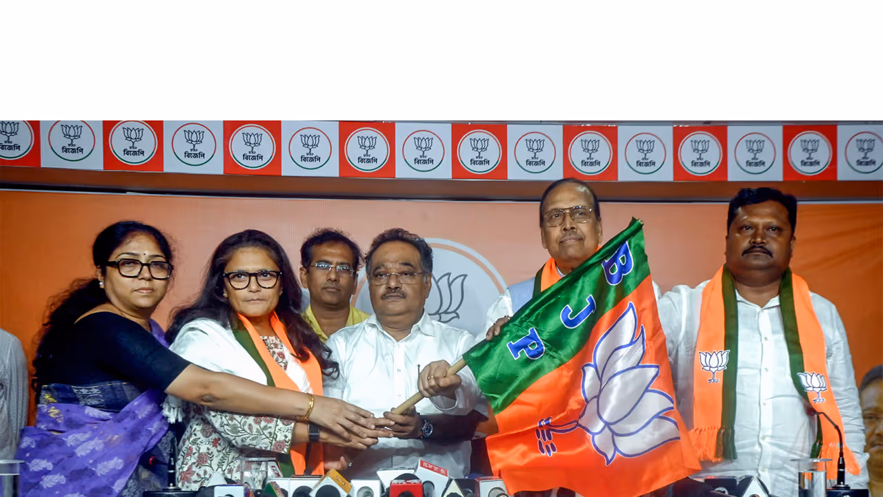 Former TMC MPs Sushmita Dev, Sukhendu Sekhar Roy, and Prakash Chik Baraik join BJP (Photo/ANI) Former TMC MPs Sushmita Dev, Sukhendu Sekhar Roy, and Prakash Chik Baraik join BJP (Photo/ANI)