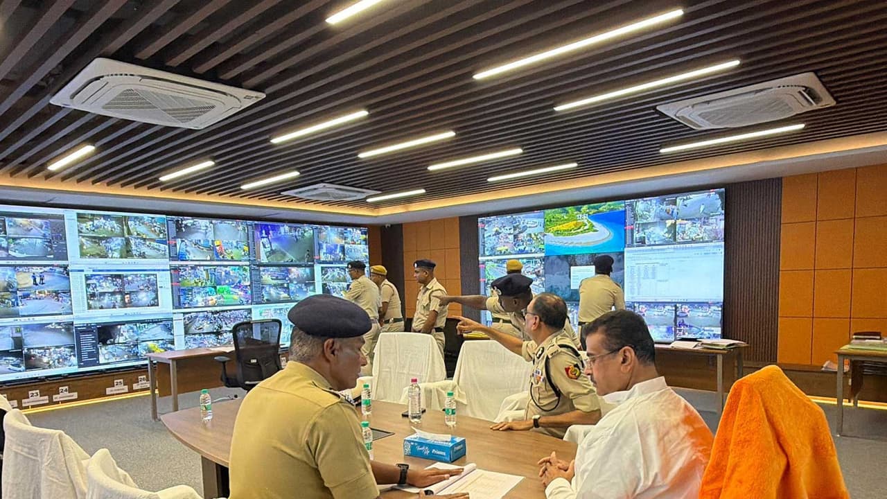 West Bengal CM Suvendu Adhikari reviews crowd management (Photo/X/@SuvenduWB) West Bengal CM Suvendu Adhikari reviews crowd management (Photo/X/@SuvenduWB)