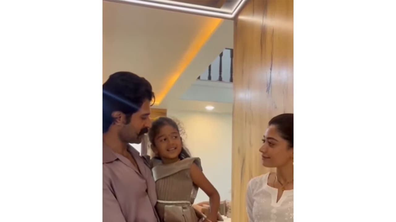 Vijay Deverakonda, Rashmika Mandanna with little fan (Photo/Instagram/@urs_luckythalli) Vijay Deverakonda, Rashmika Mandanna with little fan (Photo/Instagram/@urs_luckythalli)