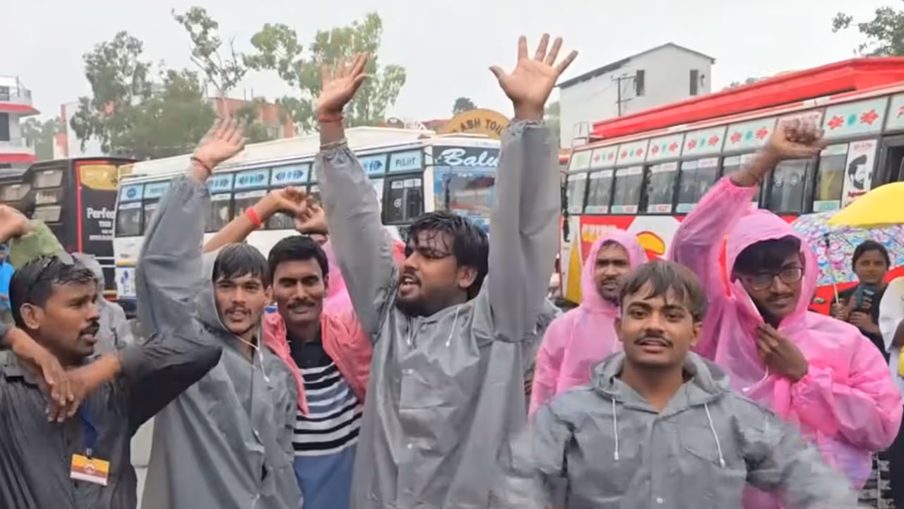 Vaishno Devi Yatra resumes after weather suspension (Photo/ANI) Vaishno Devi Yatra resumes after weather suspension (Photo/ANI)