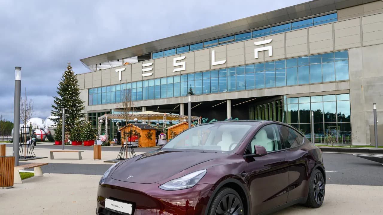 https://stocktwits.com/news articles/markets/equity/tesla stock rises premarket after ev maker launches cheaper model y variant in us/cZbiFs1R4lS https://stocktwits.com/news articles/markets/equity/tesla stock rises premarket after ev maker launches cheaper model y variant in us/cZbiFs1R4lS