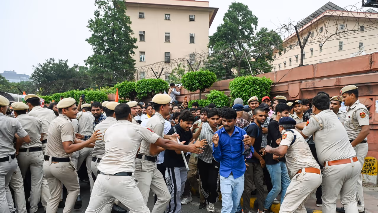 Police stop CJP protesters during 'Chalo Sansad' march near Parliament on July 20 in New Delhi (File Photo/ANI) Police stop CJP protesters during 'Chalo Sansad' march near Parliament on July 20 in New Delhi (File Photo/ANI)