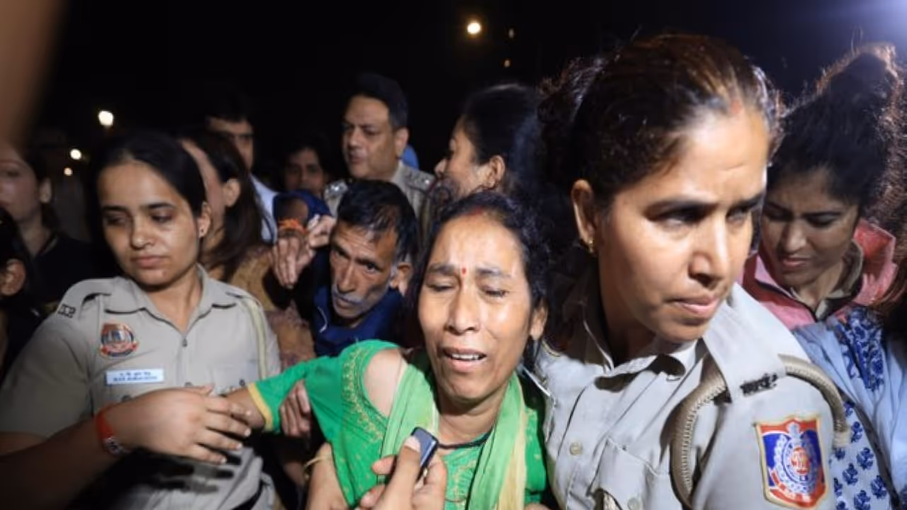 Ankita Bhandari’s parents (Photo/@RahulGandhi) Ankita Bhandari’s parents (Photo/@RahulGandhi)