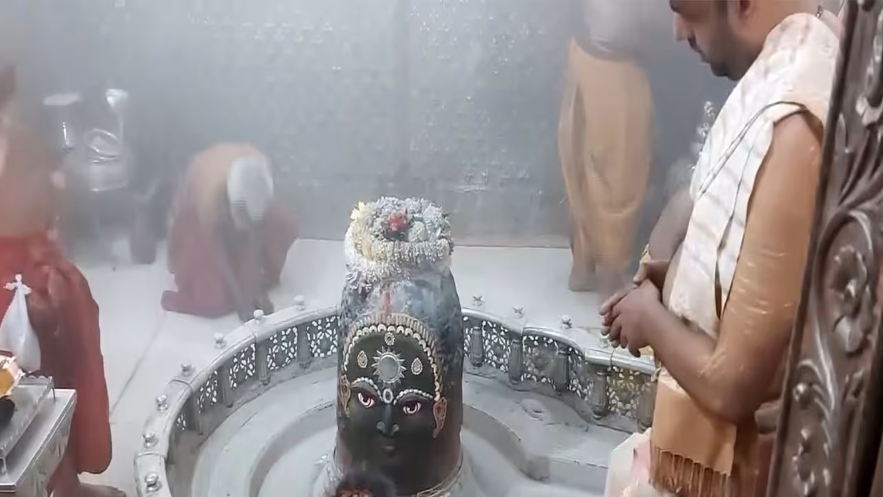 Bhasma Aarti performed at the Mahakaleshwar Jyotirlinga Temple in Ujjain. (Photo/ANI) Bhasma Aarti performed at the Mahakaleshwar Jyotirlinga Temple in Ujjain. (Photo/ANI)