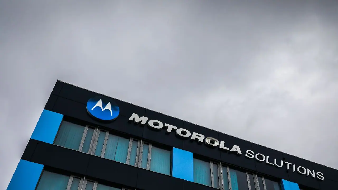 Motorola Stock Struggles Despite RapidDeploy Acquisition, But Retail Stays Bullish Motorola Stock Struggles Despite RapidDeploy Acquisition, But Retail Stays Bullish