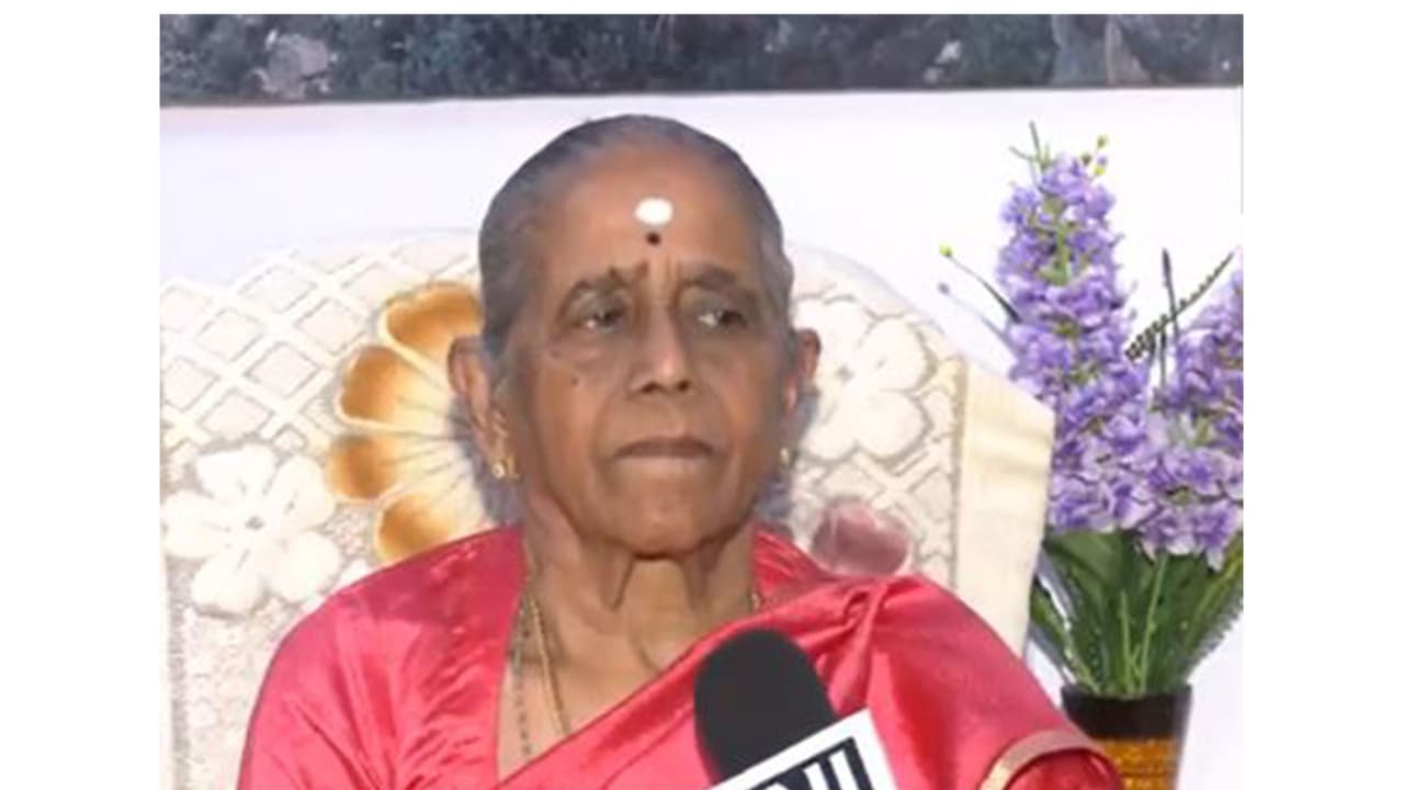Congress Karnataka leader D K Shivakumar's school teacher (Photo/ANI) Congress Karnataka leader D K Shivakumar's school teacher (Photo/ANI)