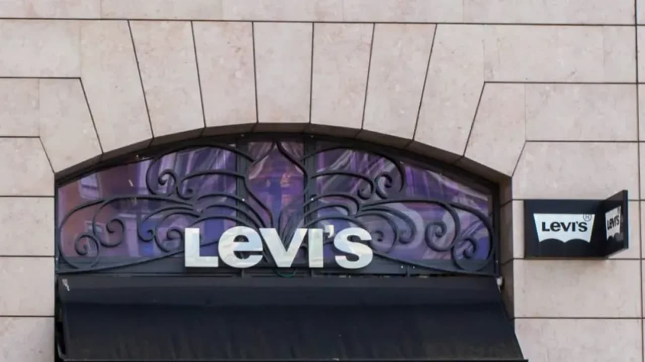 https://stocktwits.com/news articles/markets/equity/levi stock drops overnight despite growing store traffic ceo remains confident in denim lifestyle push/cZmoZgJR7VZ https://stocktwits.com/news articles/markets/equity/levi stock drops overnight despite growing store traffic ceo remains confident in denim lifestyle push/cZmoZgJR7VZ