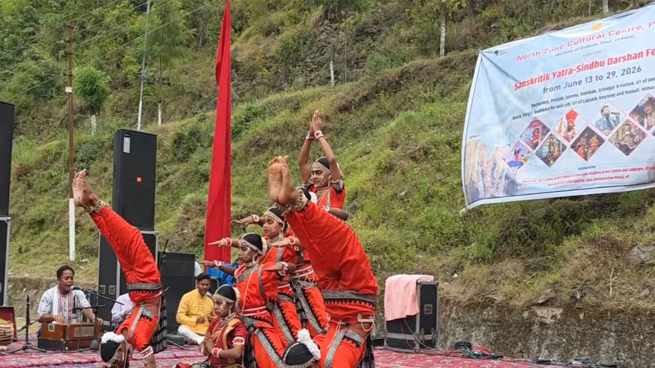 Artists performing during Sindhu Darshan festival (Photo/ANI) Artists performing during Sindhu Darshan festival (Photo/ANI)