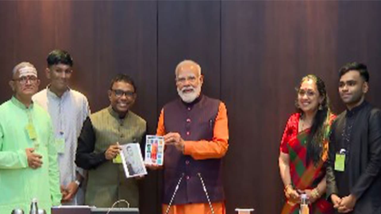 PM Modi with music composer Ramesh Vinayakam and his family (Photo/ANI) PM Modi with music composer Ramesh Vinayakam and his family (Photo/ANI)