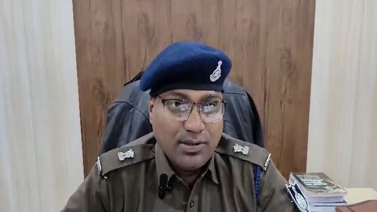 Tikamgarh ASP Vikram Singh (Photo/ANI) Tikamgarh ASP Vikram Singh (Photo/ANI)