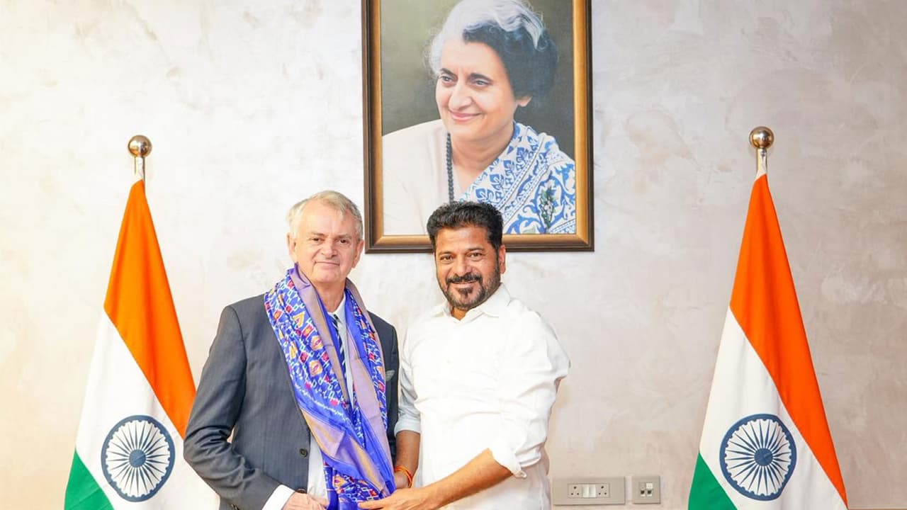 Telangana Chief Minister Revanth Reddy with Canada’s High Commissioner to India, Chris Cooter (Photo/X/@TelanganaCMO) Telangana Chief Minister Revanth Reddy with Canada’s High Commissioner to India, Chris Cooter (Photo/X/@TelanganaCMO)