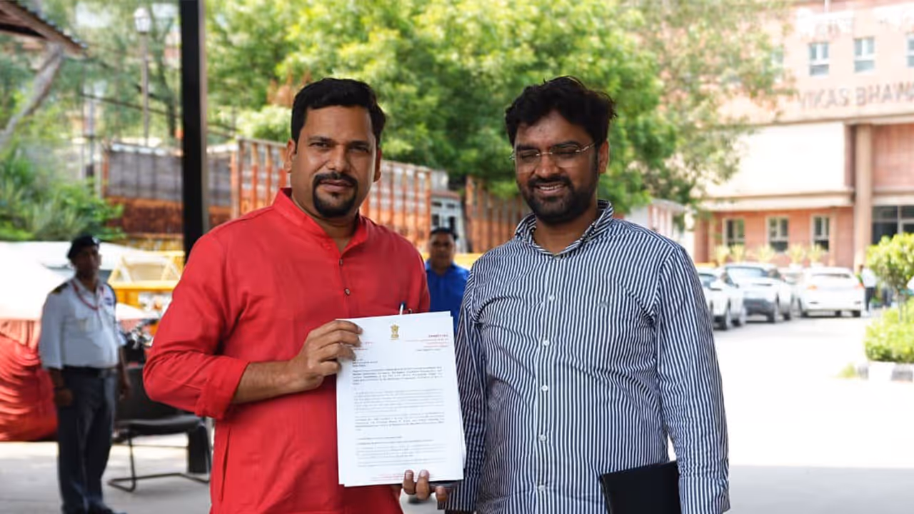 AAP MLA Sanjeev Jha files complaint with ACB in bicycle scam (Photo/@Sanjeev_aap/X) AAP MLA Sanjeev Jha files complaint with ACB in bicycle scam (Photo/@Sanjeev_aap/X)