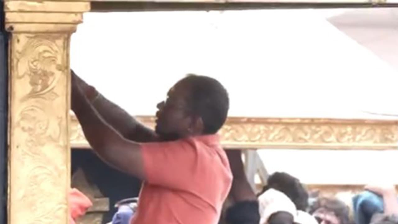 SIT conducts a scientific examination at the Sannidhanam (Photo/ANI) SIT conducts a scientific examination at the Sannidhanam (Photo/ANI)