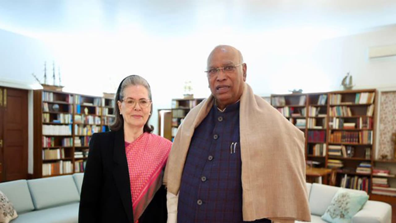 Congress president Mallikarjun Kharge and CPP chairperson Sonia Gandhi. (Photo/ANI) Congress president Mallikarjun Kharge and CPP chairperson Sonia Gandhi. (Photo/ANI)