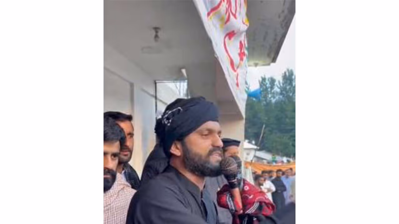 Advocate Mehrah Khawja addressing people (Photo/ANI) Advocate Mehrah Khawja addressing people (Photo/ANI)
