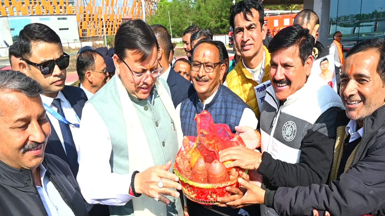 Uttarakhand CM Pushkar Singh Dhami with farmers in Haldwani. ([Photo/ANI)