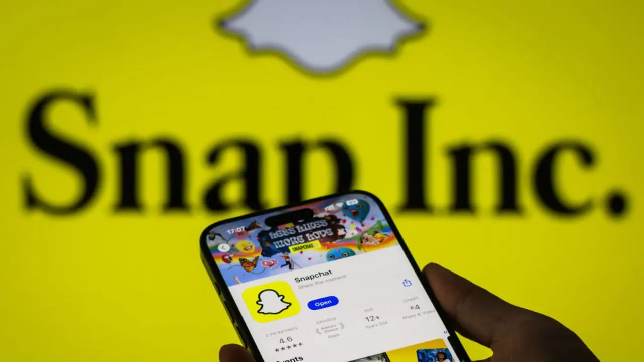 Snap Stock Plunges On FTC Escalating AI Chatbot Complaint To DOJ, TikTok Ban Uncertainty: Retail Mood Deflates Snap Stock Plunges On FTC Escalating AI Chatbot Complaint To DOJ, TikTok Ban Uncertainty: Retail Mood Deflates
