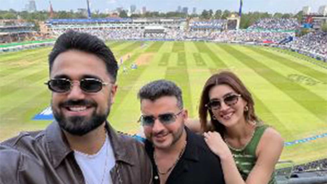 Kabir Bahia, James Reed and Kriti Sanon (Photo/Instagram@Kriti Sanon) Kabir Bahia, James Reed and Kriti Sanon (Photo/Instagram@Kriti Sanon)