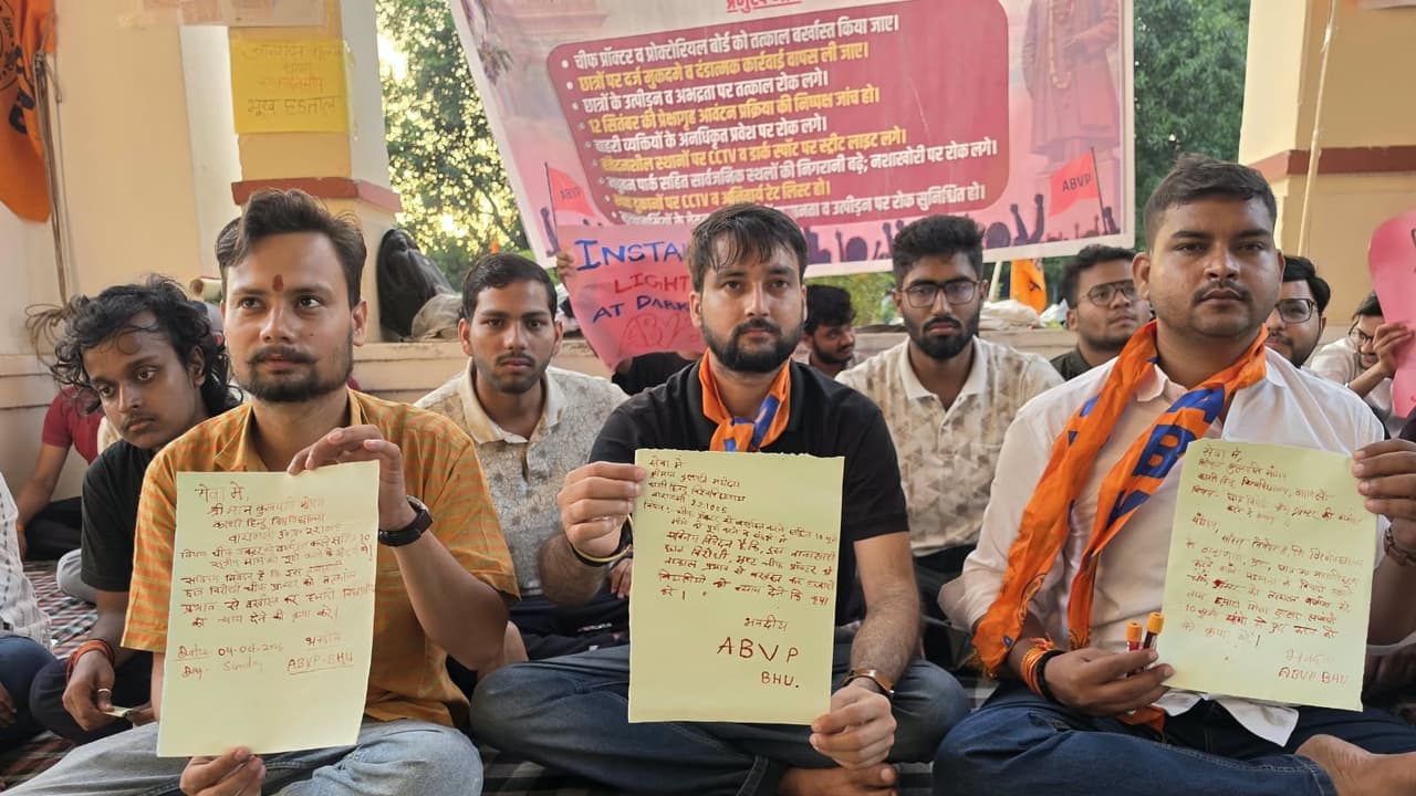 Indefinite strike by the BHU unit of the Akhil Bharatiya Vidyarthi Parishad (ABVP) (Photo/ABVP BHU Unit Varanasi) Indefinite strike by the BHU unit of the Akhil Bharatiya Vidyarthi Parishad (ABVP) (Photo/ABVP BHU Unit Varanasi)