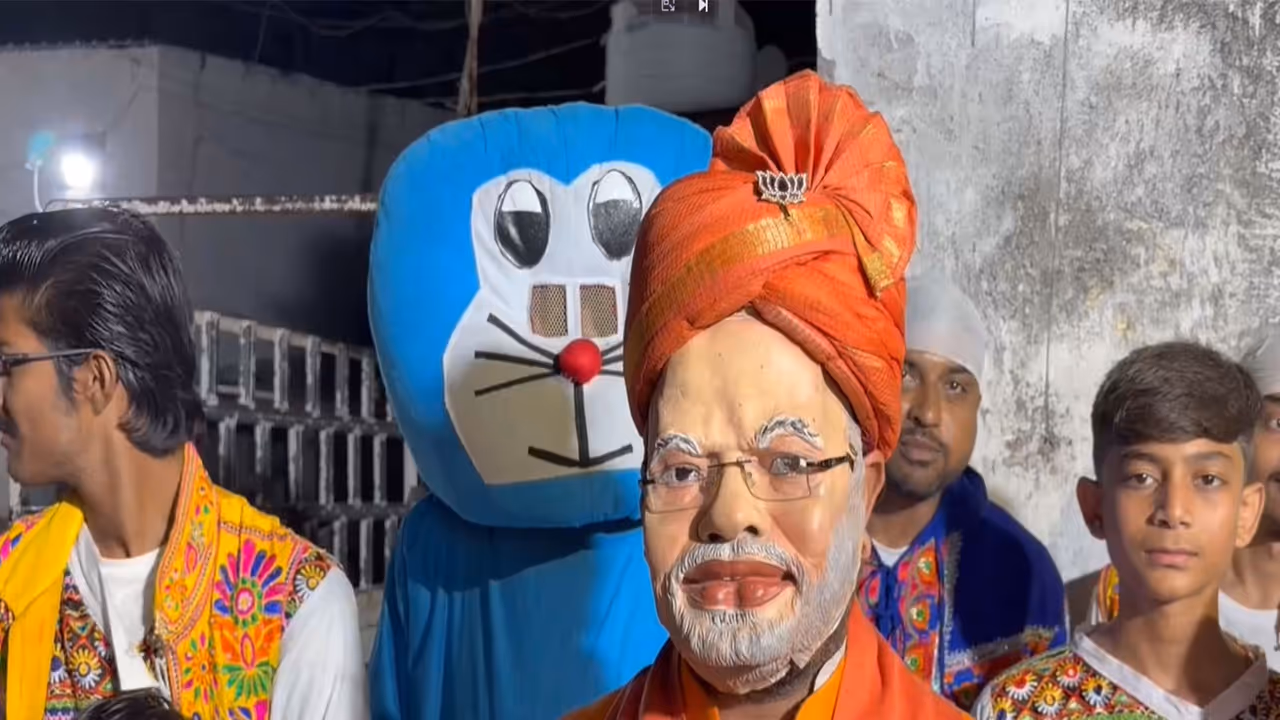 Amit Mandalia in PM Modi look (Photo/ANI) Amit Mandalia in PM Modi look (Photo/ANI)